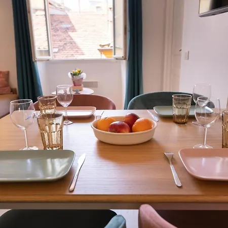 06a3 - Lovely In The Heart Of Old Apartamento